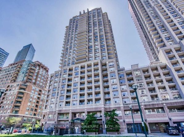 909 Bay St #609, Toronto, ON M5S 3G2