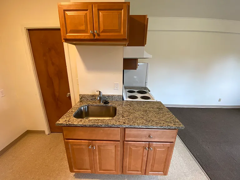 1050 Hancock St #28 — Photo 2
