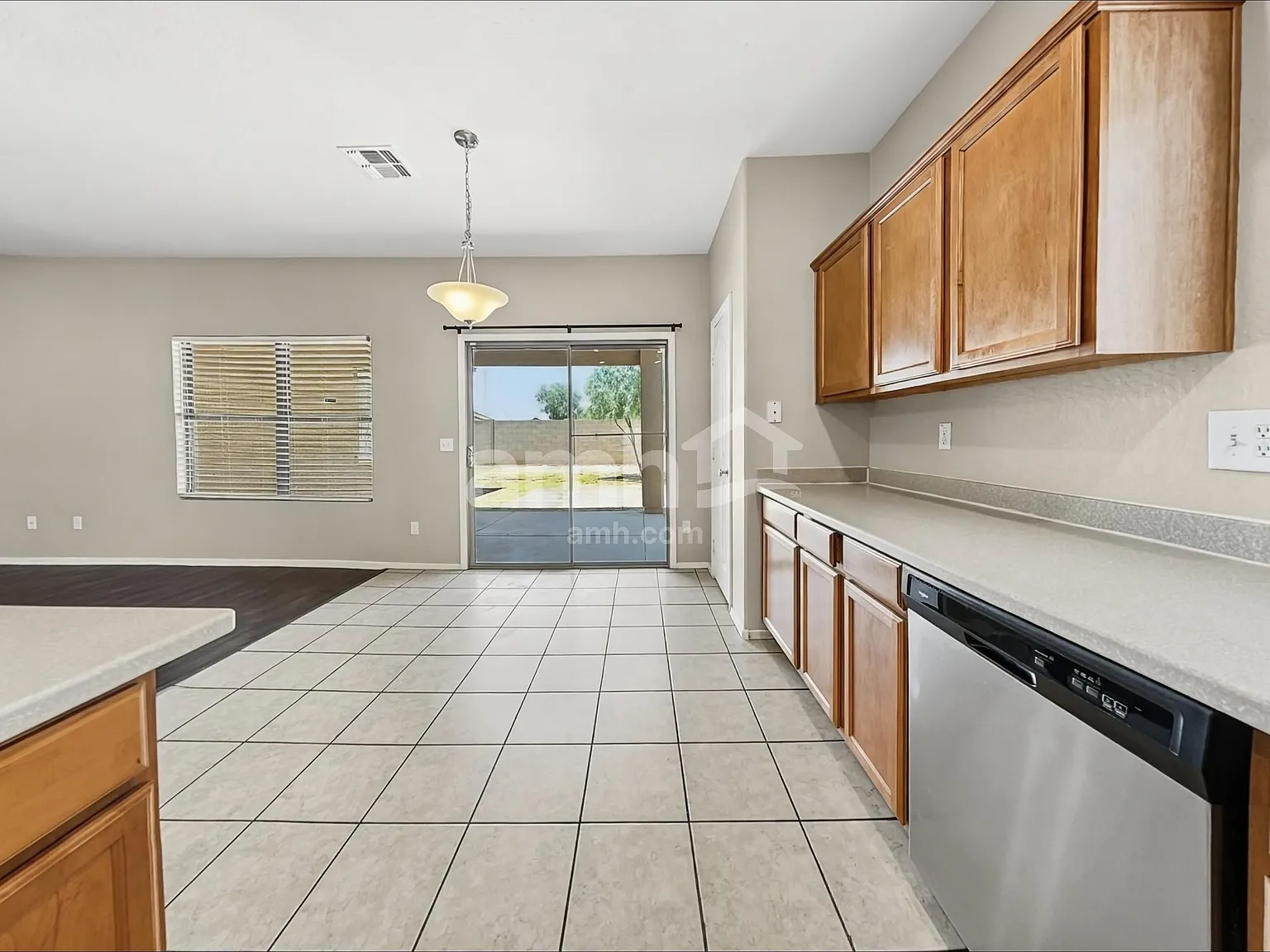 3 bed, 2.0 bath, 2002 sqft, $2,005 — Photo 4
