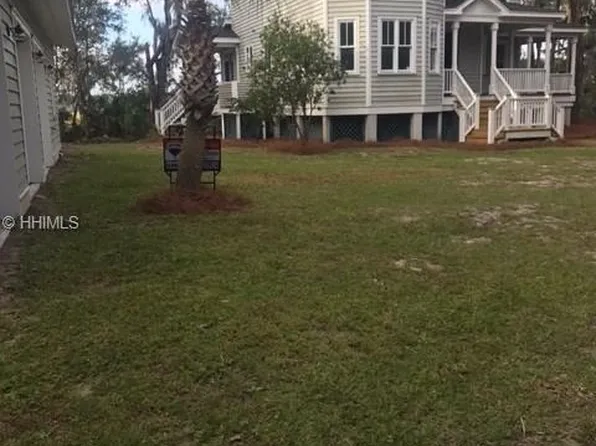 4 Pilothouse Dr, Saint Helena Island, SC 29920