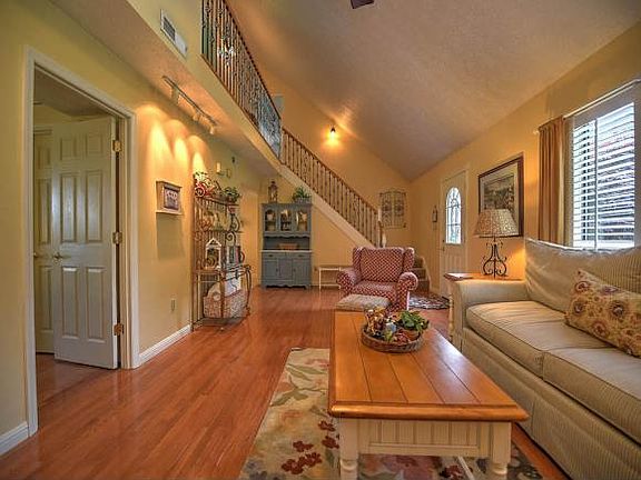 5th image of 3702 Deepwood Dr