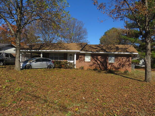 1st image of 4 Thompson Dr