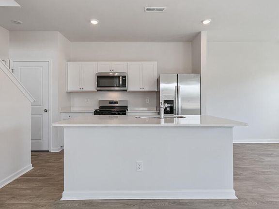 5th image of 166 Rusling Leaf Dr