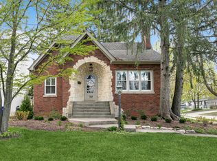 705 Pleasant Ave, Glen Ellyn, IL 60137