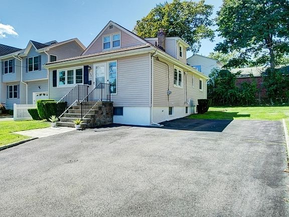 3rd image of 211 Marcella Rd