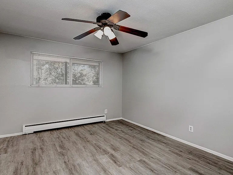 1415 S Corona Ave — Photo 7