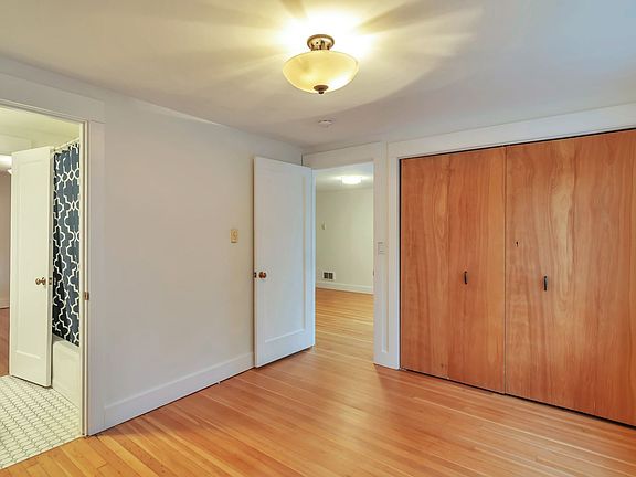 5th image of 13740 37th Ave NE
