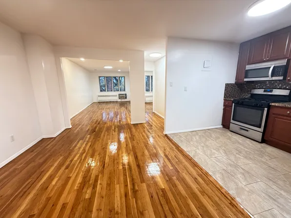 592 East 81st Street image 2 of 24