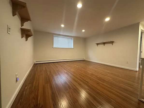 64 Bryon Rd APT 1, Chestnut Hill, MA 02467
