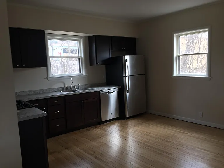 627 W Water St — Photo 3