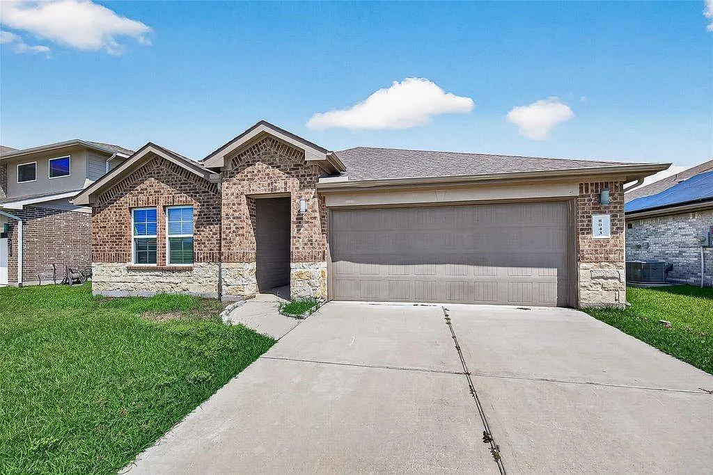 4 bed, 2.0 bath, 1860 sqft, $2,100 — Photo 2