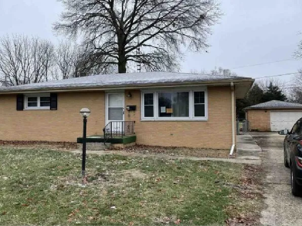 18 Monica Ln, Grandview, IL 62702