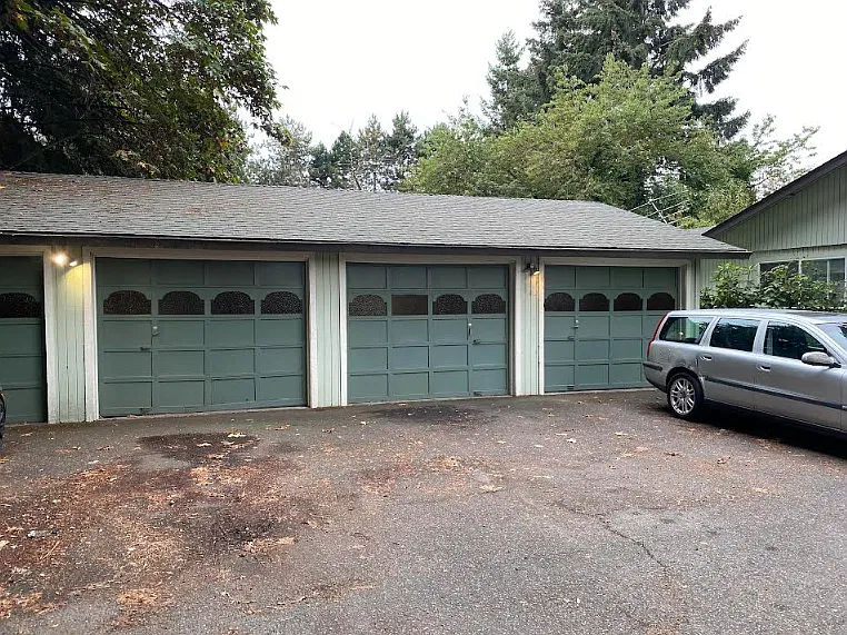 3 bed, 950 sqft, $1,700 — Photo 2