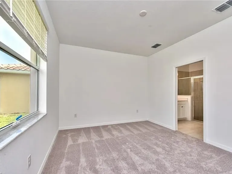 2591 Vine Ave — Photo 8