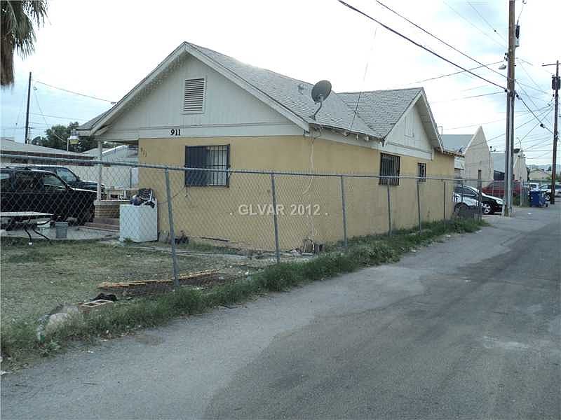 2nd image of 911 E St