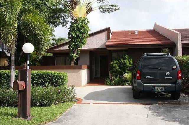 1st image of 1035 NE 204th Ln