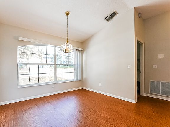 4th image of 819 Shore Breeze Way