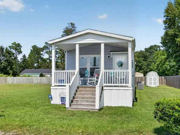 1033 Factory Rd, Hampstead, NC 28443