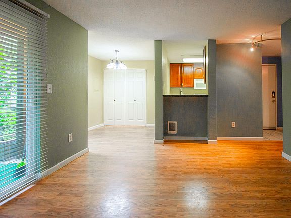 3rd image of 4715 176th St SW