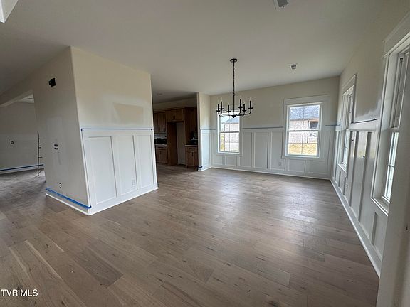 4th image of 1184 Hawley Rd