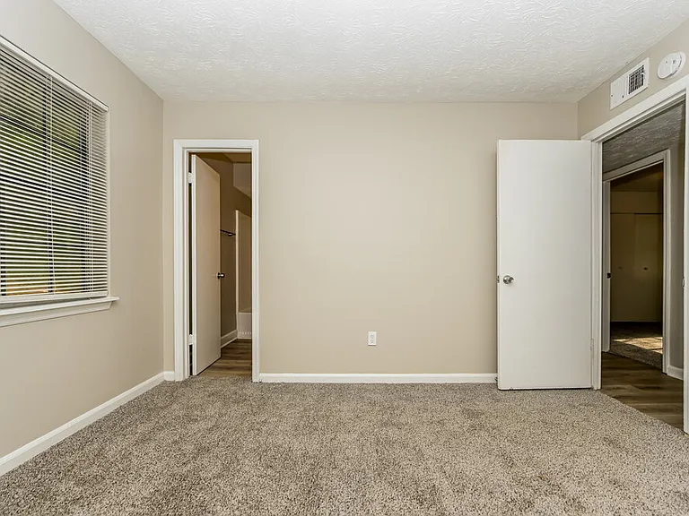 119 Adrian Dr — Photo 9