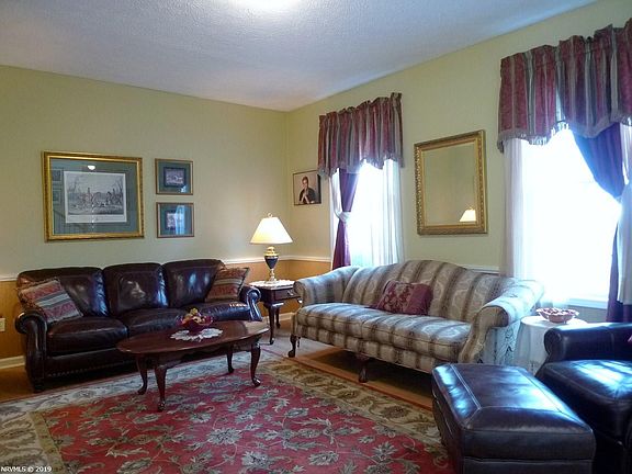 4th image of 115 Wenn Dr NW