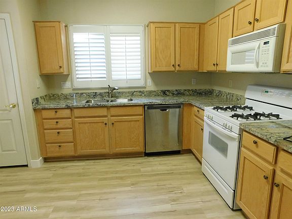 5th image of 10540 W Ross Ave