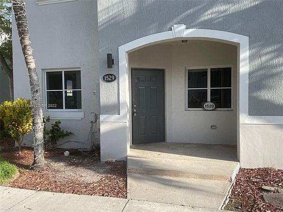2nd image of 1529 SE 31st Ct #1529
