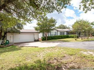 1833 Timbercreek Rd, Pipe Creek, TX 78063