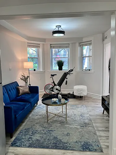 2447 N Harding Ave #G Photo 1 2447 N Harding Ave #G Photo 1