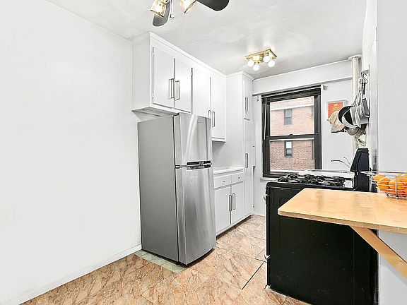 2nd image of 417 Grand St Unit E1505