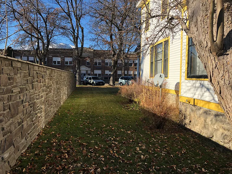 206 S 5th St — Photo 37