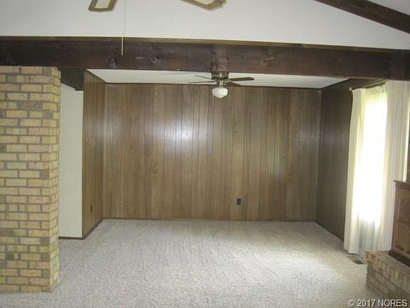3rd image of 805 W Fredericksburg St