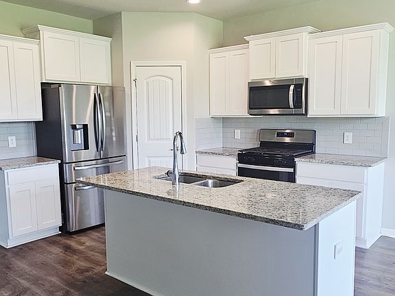 3rd image of 1709 Sawgrass Dr