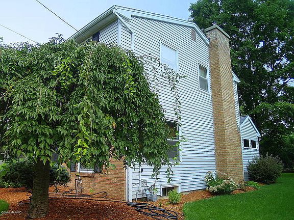 5th image of 3134 Chamberlain Ave SE
