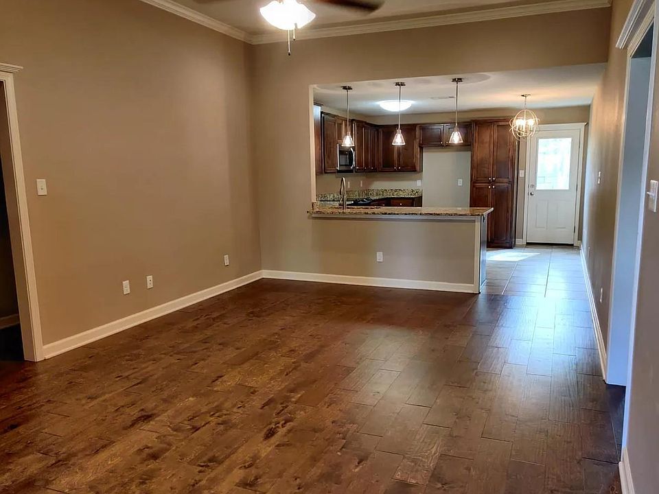 2nd image of 414 S Shady Ln