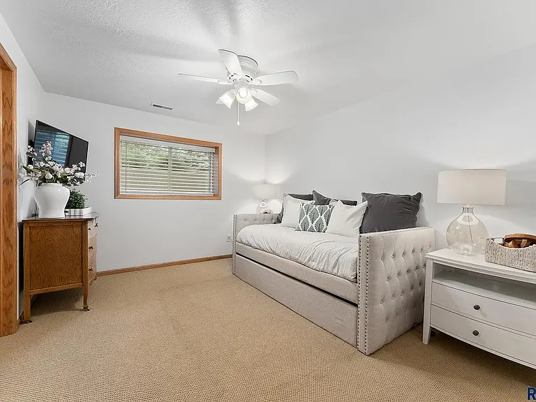 6107 S Avalon Ave — Photo 11