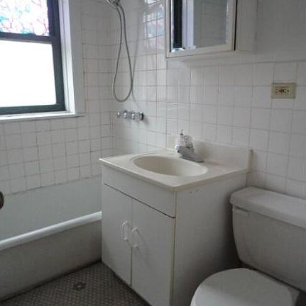 5th image of 4837 N Wolcott Ave #2C