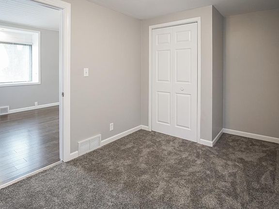 4th image of 2547 S Helen St