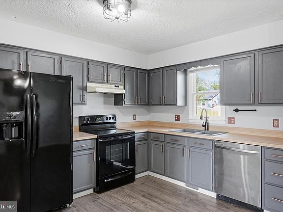 5th image of 102 Warbler Dr