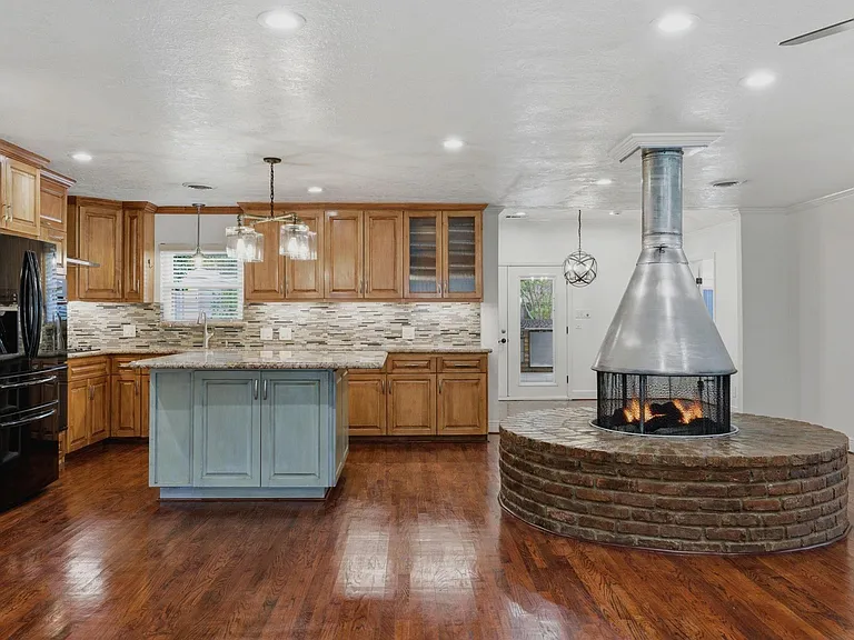 1320 Woodvine Dr — Photo 12