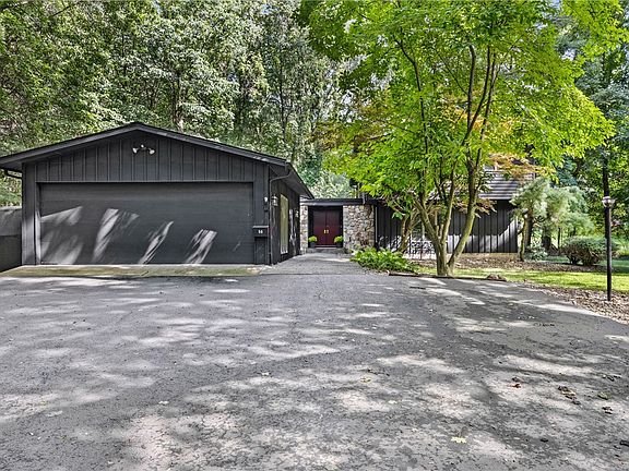 3rd image of 50 Harwood Ln