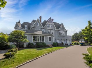 9 Convent Ln, Center Moriches, NY 11934