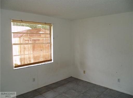 4th image of 10107 Chimney Hill Ct