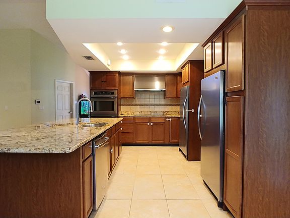 4th image of 3208 N Thackery Way