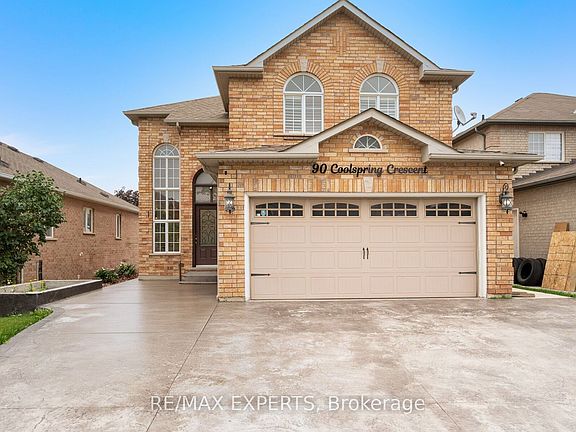 2nd image of 90 Coolspring Cres