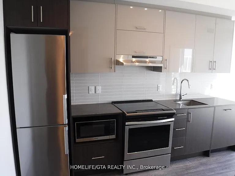 180 Fairview Mall Dr #2001 — Photo 1