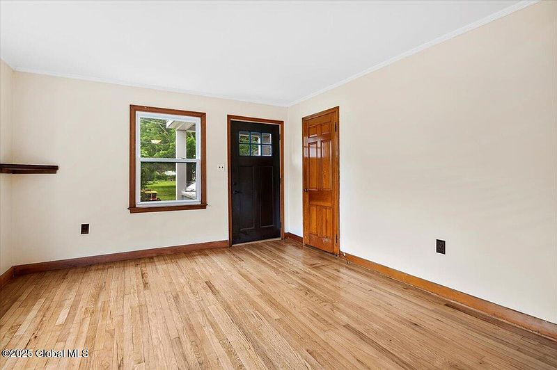 4th image of 11 Mohican Terrace