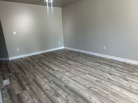 3rd image of 10015 2nd Pl SE