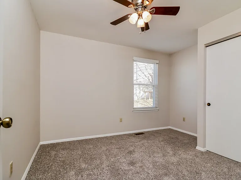 17 Hollow Tree Ct — Photo 18